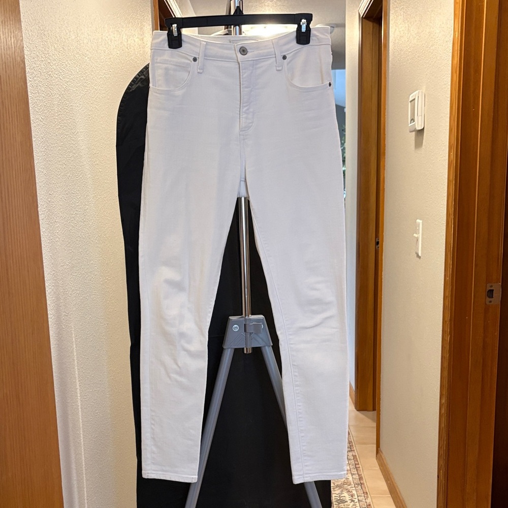 White High-Waist Skinny Jeans